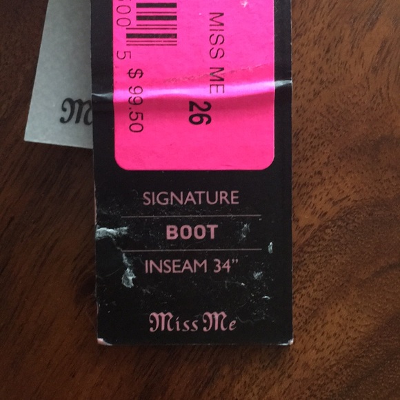 SOLD Miss Me Signature Boot Jeweled Pockets Jeans - Picture 2 of 8